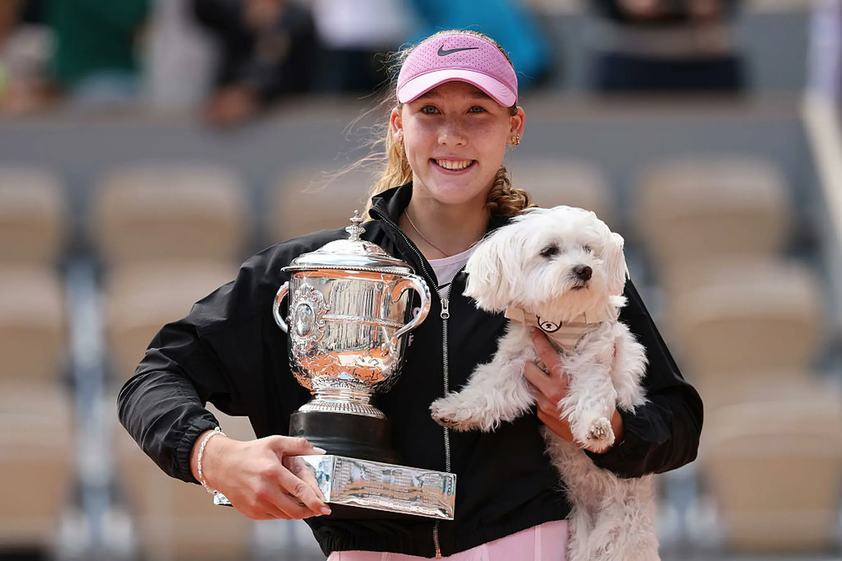 Mirra Andreeva Roland Garros 2026 champion trophy