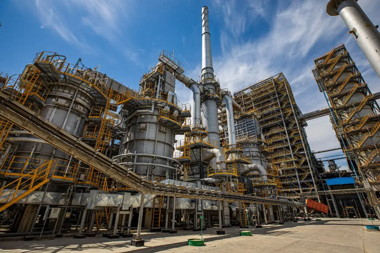 Рекордные 84,2% глубины переработки нефти в РФ: почему 512 млрд рублей и свои катализаторы тормозят запуск 13 установок