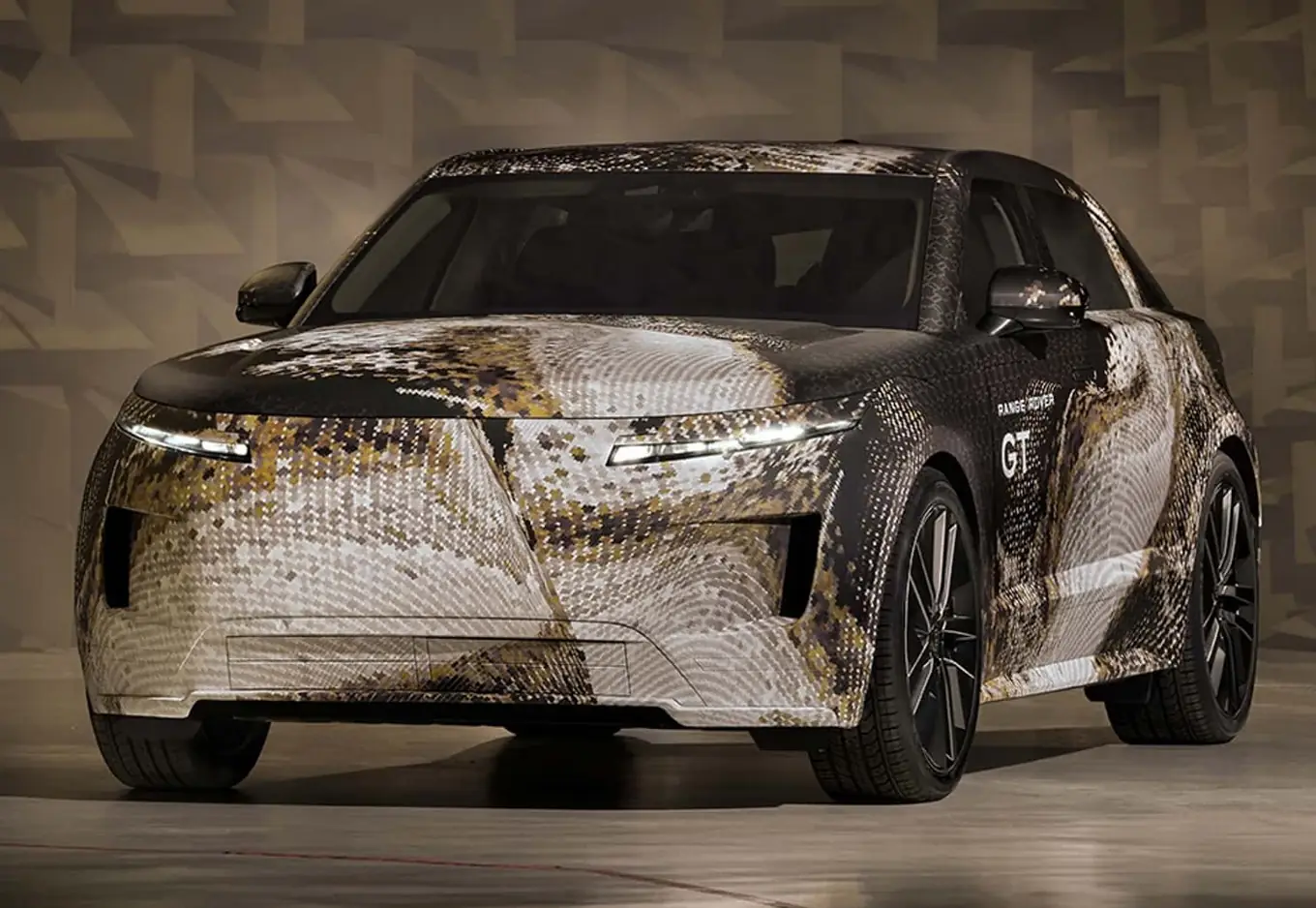 800 вольт, запас хода 500 км и ноль кнопок: электрический Range Rover GT 2027 официально перестал быть внедорожником.