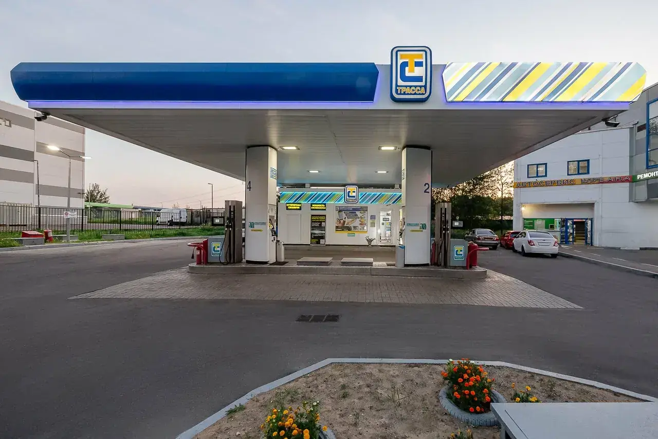 23 млрд рублей исков и дефолт по облигациям: почему сеть АЗС «Трасса» оказалась на грани банкротства.