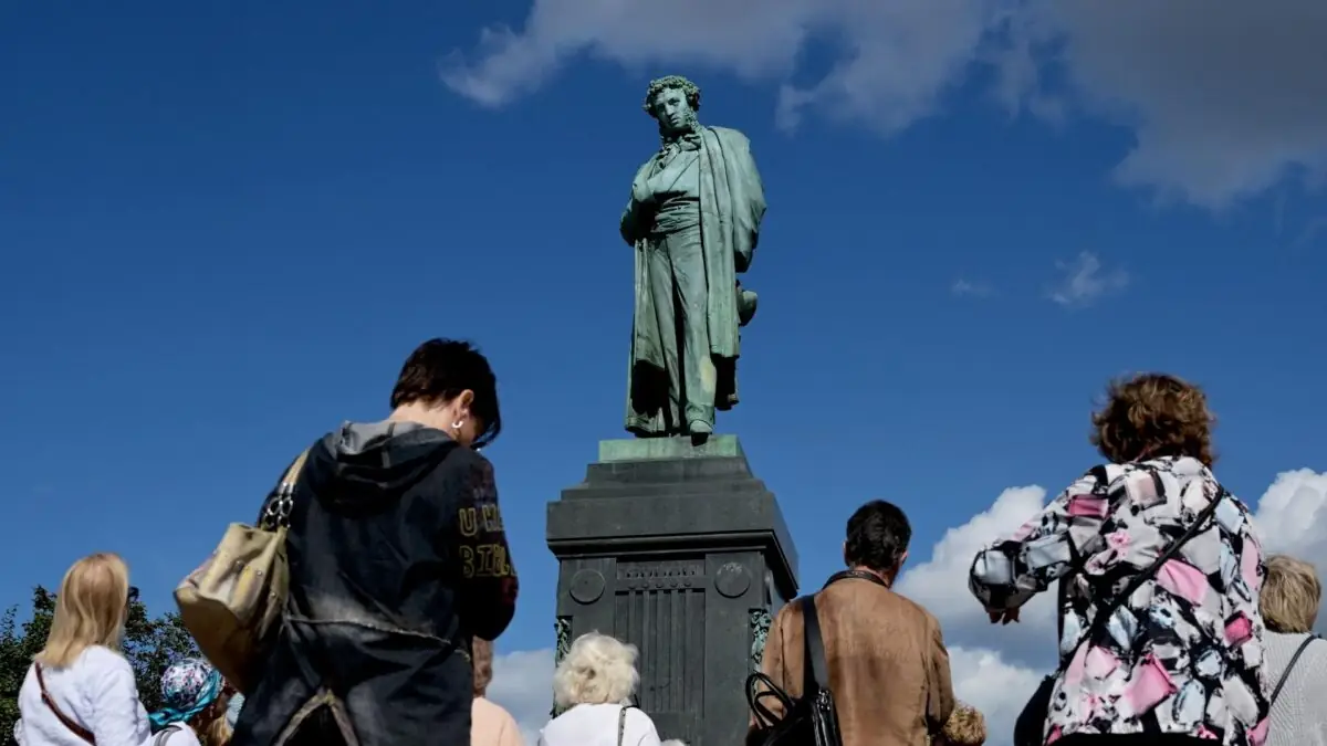 Вернуть Пушкина на Тверской бульвар: как москвичи через ДЭГ 28 августа лично решают судьбу исторического памятника.