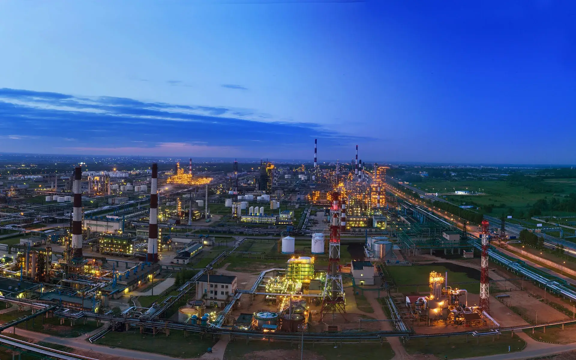 Прибыль «Славнефть-ЯНОС» удвоилась до 7,62 млрд рублей: почему акции JNOSP скачут на 19% несмотря на атаку дронов.