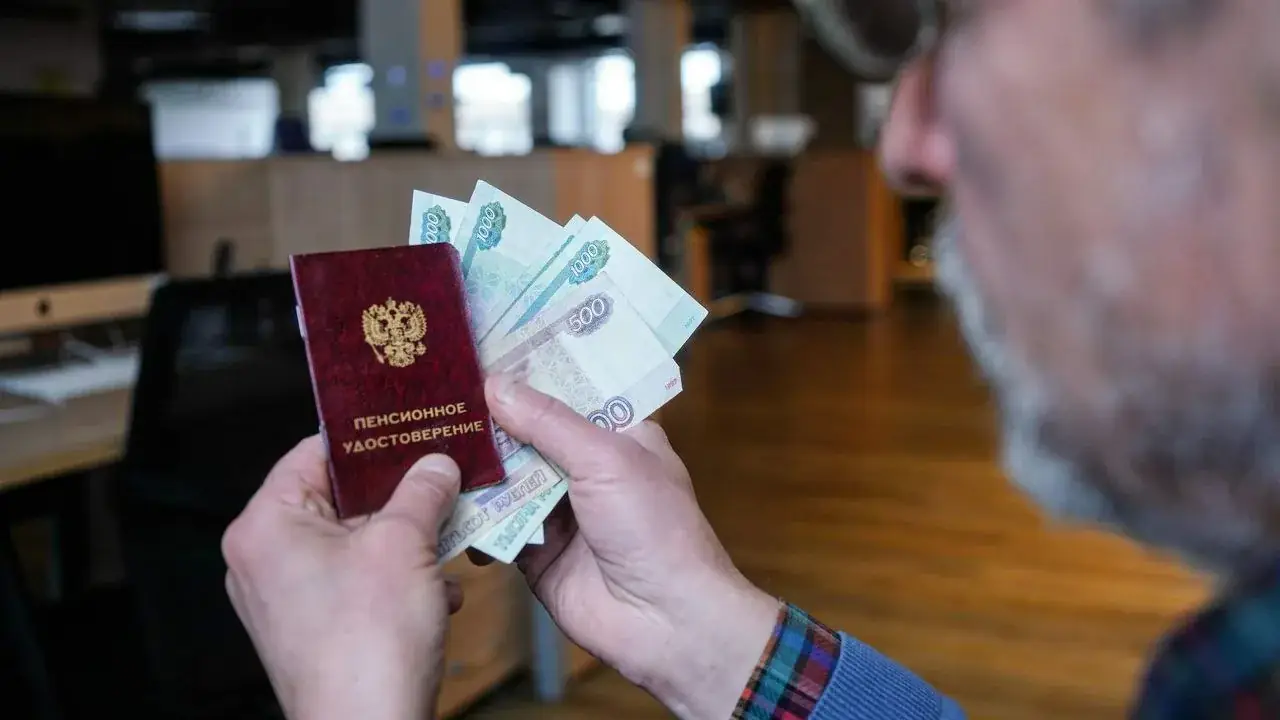 Без заявлений: с 1 сентября работающим пенсионерам автоматически начислят прибавку, средняя выплата достигла 23 750 рубл