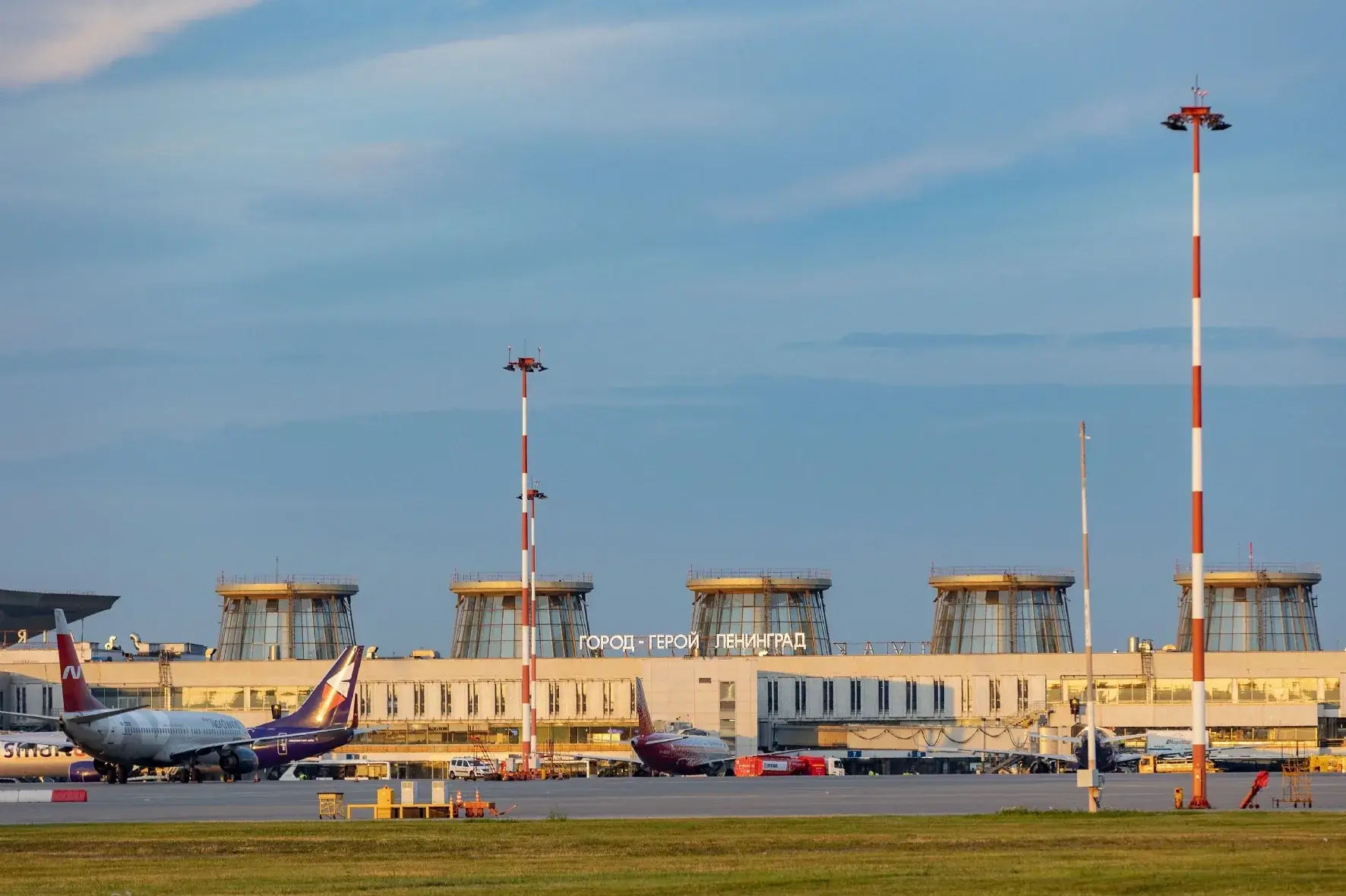 взлетная полоса пулково самолеты