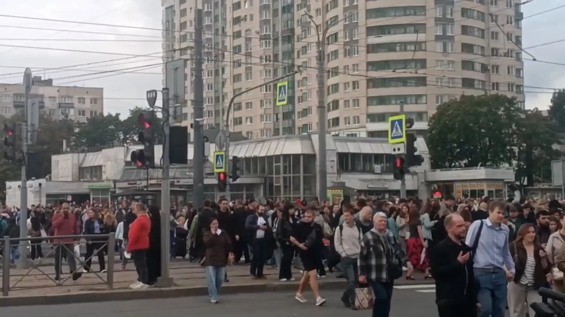 метро петербург красная линия сбой поезда